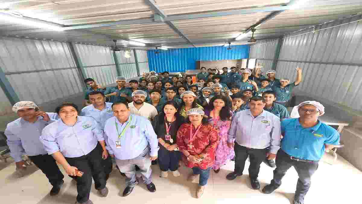 राई हेरिटेज फूड्स प्लांट का दौरा करने पहुंचे स्कूली बच्चे, प्रोडेक्ट्स की गुणवत्ता से हुए प्रभावित Sonipat Nirikshan