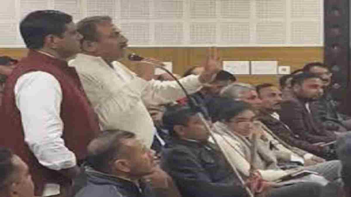 हिसार ग्रीवेंस कमेटी की मीटिंग में उठा 25 साल पुरानी सड़क का मुद्दा, DC बोले- मैं ढूंढूंगा Chandrapal Hisar