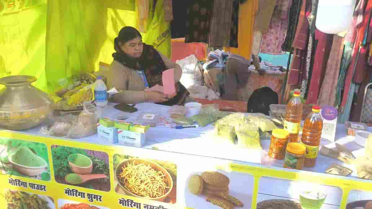 सूरजकुंड मेले में छाई रेवाड़ी की महिला शशि, बकरी के दूध वाले साबुन से हो रही तगड़ी कमाई Goat Milk Soap
