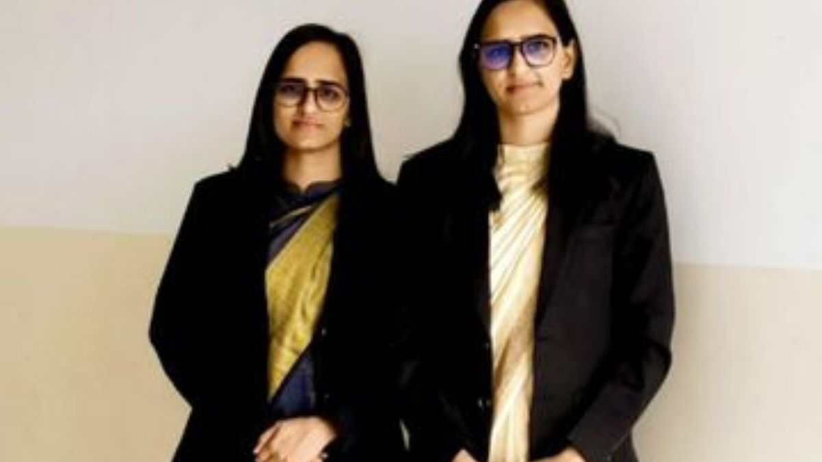 नर्सरी से ग्रेजुएशन तक साथ की पढ़ाई, अब अस्सिटेंट प्रोफेसर बनकर हिसार की जुड़वा बहनों ने बढ़ाया परिवार का गौरव Hisar Judwa Sister