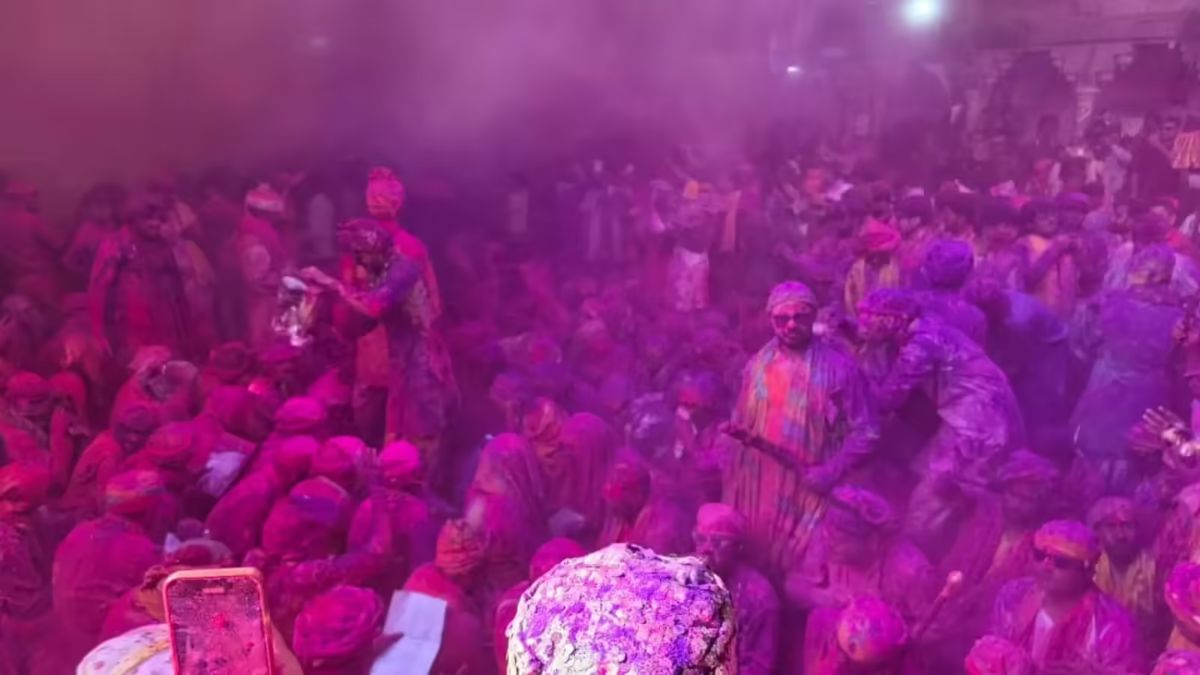 मां झंडेवाली मंदिर में मनाया गया अनोखा लड्डू होली महोत्सव, भक्ति और उत्साह का दिखा अद्भुत संगम Holi Mahotsav