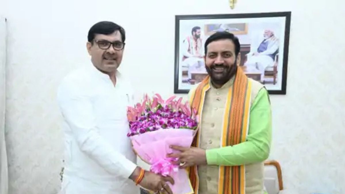 CM सैनी से मिले पूर्व मंत्री देवेंद्र बबली, टोहाना के विकास पर हुई चर्चा CM Nayab Saini