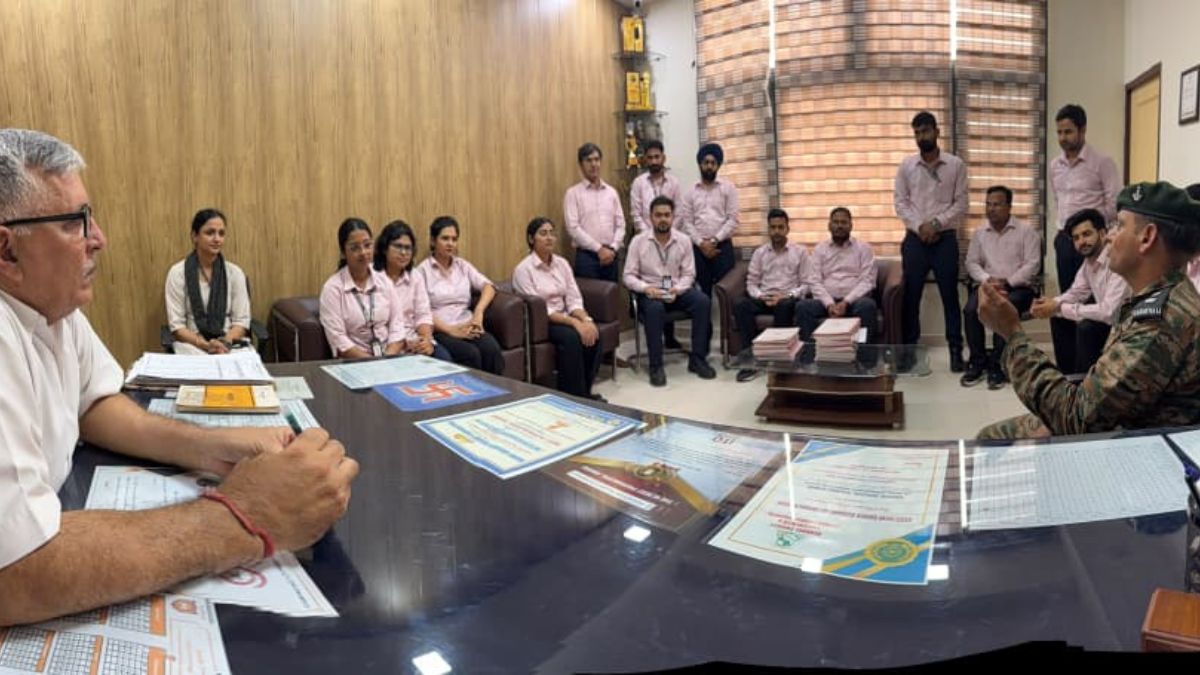 रक्षा मंत्रालय की टीम पहुंची हिसार के सैनिक स्कूल, निरीक्षण के बाद कही ऐसी बात जिसने बढ़ाया सम्मान Dr. D.V. Nehra Hisar