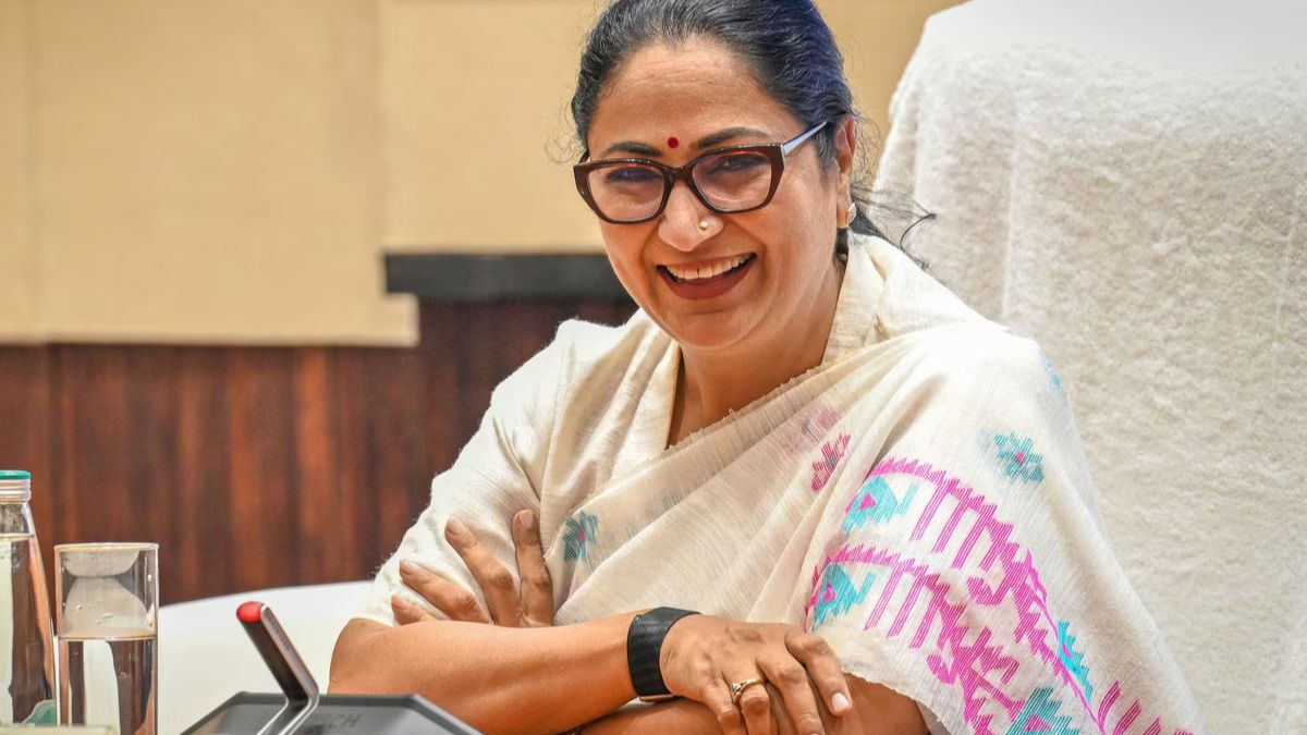 दिल्ली के सरकारी कर्मचारियों के लिए बड़ी खबर, वर्क फ्रॉम होम किया गया बंद; जानें नया ऑफिस टाइम Rekha Gupta
