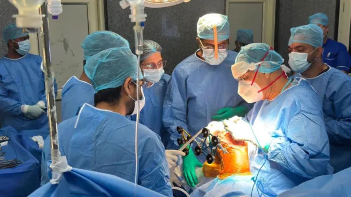दिल्ली में पहली बार इस सरकारी अस्पताल में रोबोटिक नी रिप्लेसमेंट, आगे इन सर्जरी की भी तैयारी Doctor Hospital