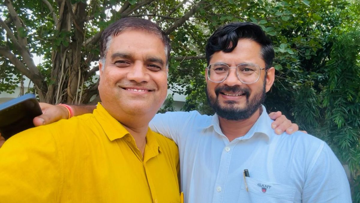 दोस्त ने थामा हाथ, बदल गई पूरी जिंदगी... फ्रेंडशिप डे पर पढ़िए महेंद्रगढ़ के फ्रेड्स की भावुक कर देने वाली कहानी Dr. Pankaj Gaur and Dr. Vikram Singh