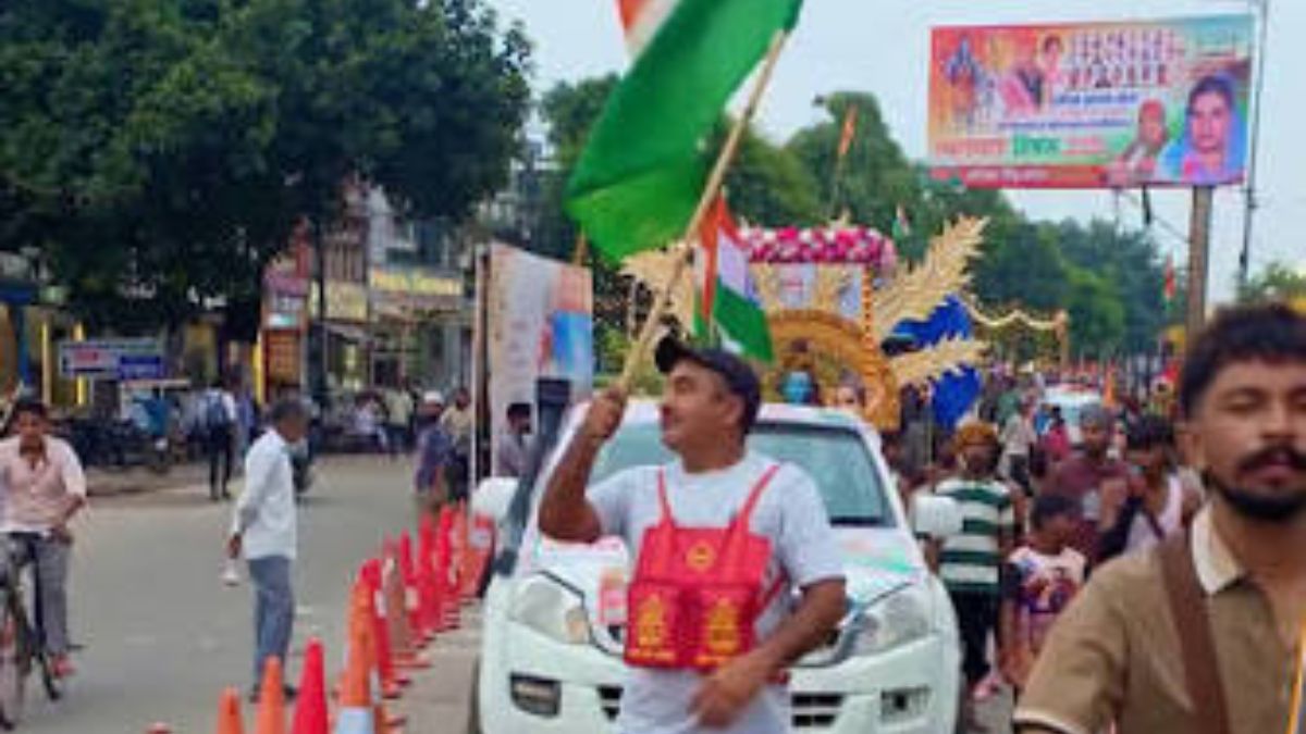 नौकरी बहाली की मन्नत लेकर हरिद्वार से पैदल निकला कैथल का पूर्व हेड कॉन्स्टेबल, कांवड़ पर लगाई अपनी तस्वीर Sunil Sandhu Kaithal Kanwar