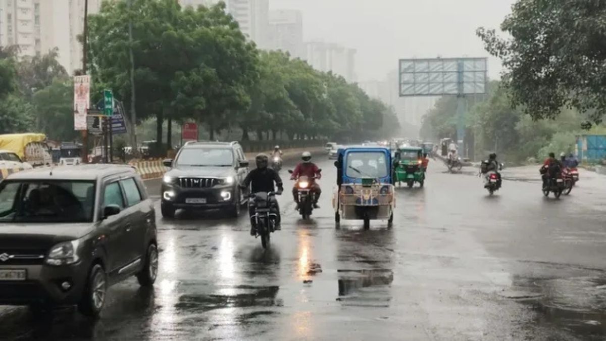 जन्माष्टमी से बरस रहे बादल अब भी नहीं थमे, दिल्ली- NCR में बारिश से मौसम सुहावना; कई इलाकों में जलभराव Barish