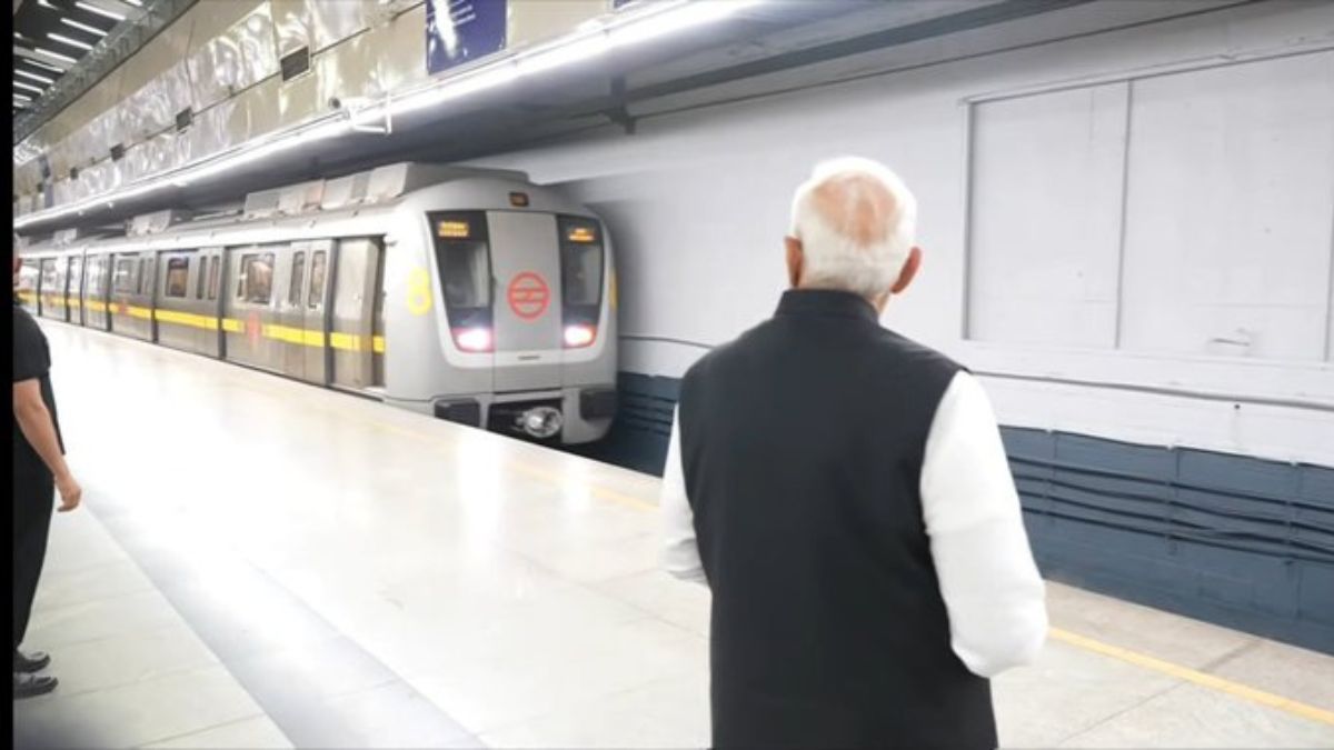 SRCC के शताब्दी समारोह में पहुंचे PM मोदी, मेट्रो से किया सफर; यात्रियों से भी की बातचीत PM Modi Metro