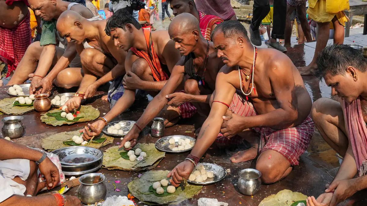 पितृपक्ष के आखिरी दिन भूलकर भी न छोड़ें ये काम, वरना पड़ जाएंगे लेने के देने Pitru Paksha